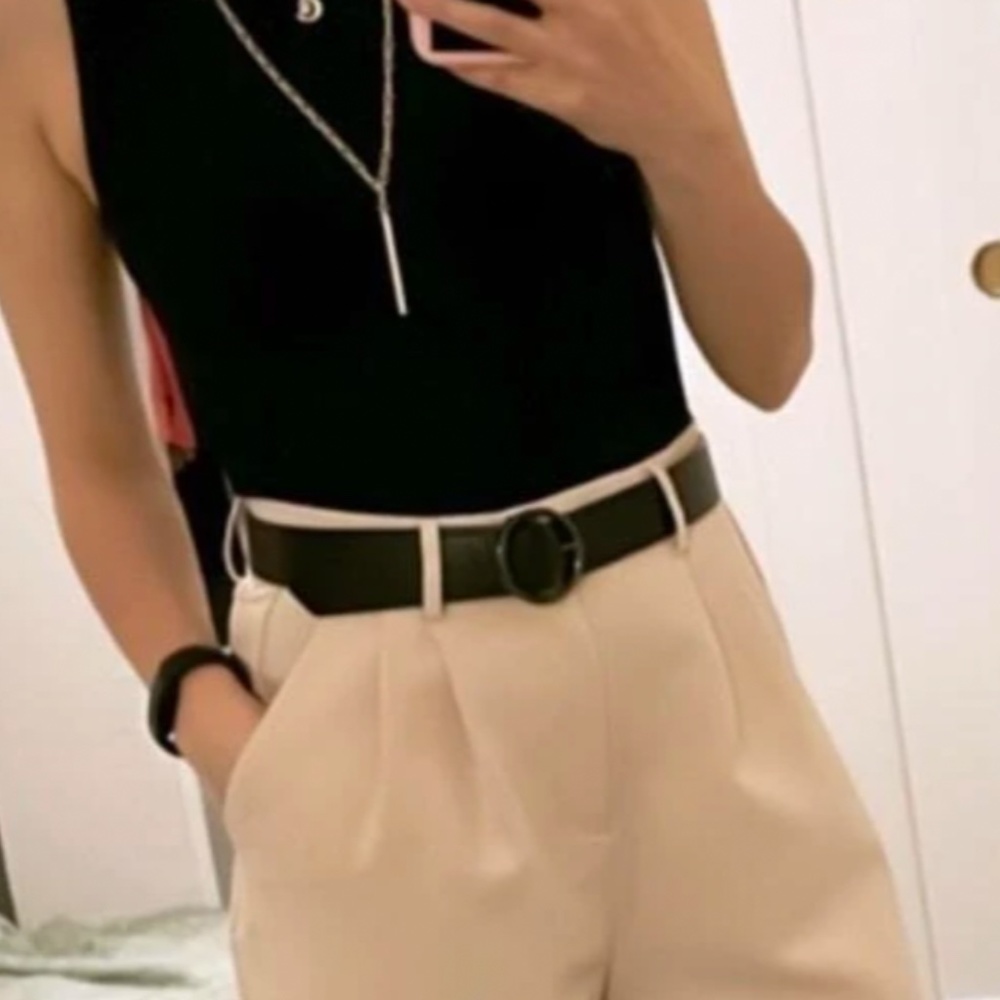 Luxe Vegan leather Circle Buckle Belt - Picture 9 of 12